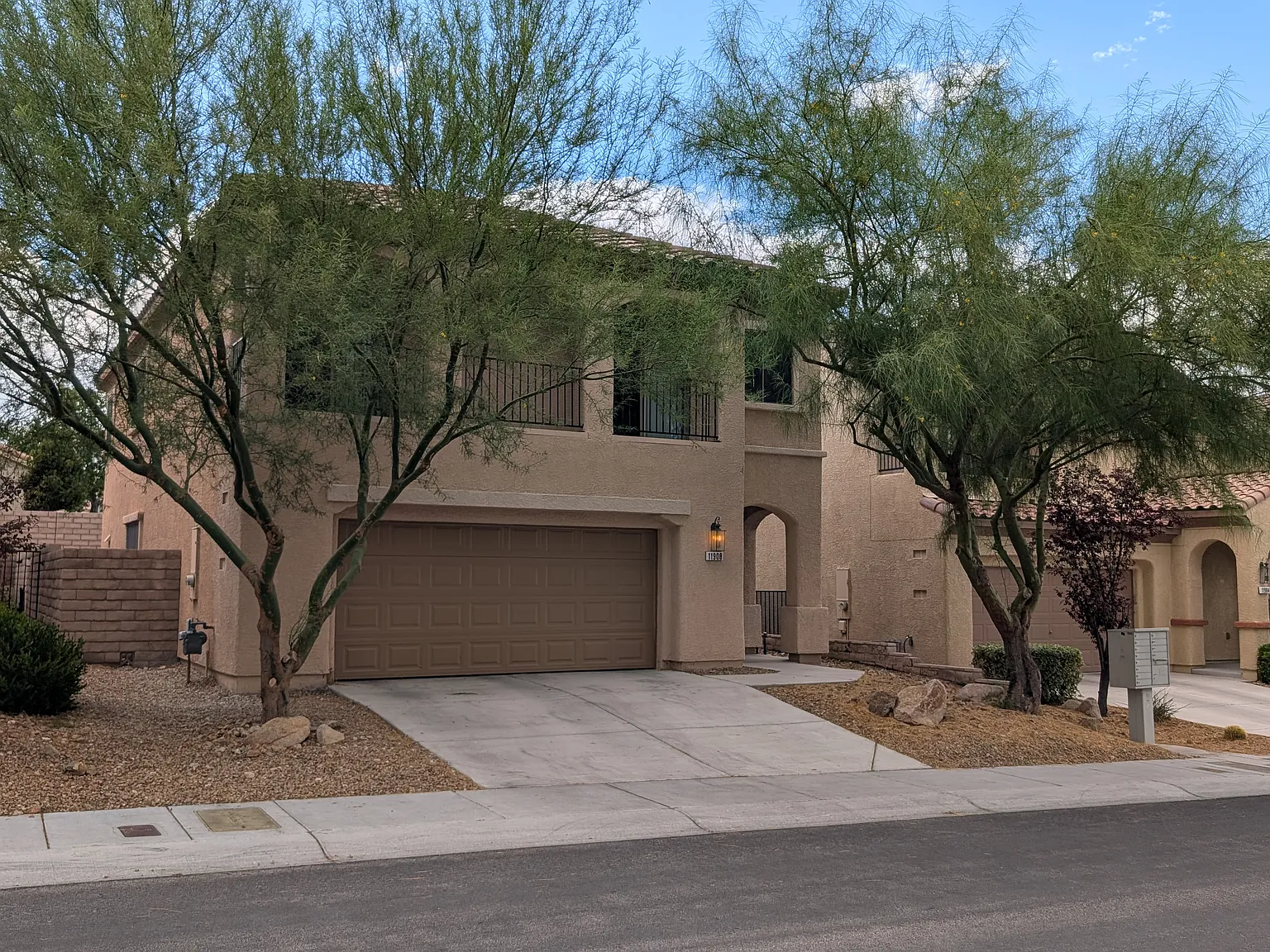 3 bed, 2.5 bath, 2041 sqft, $2,400 — Photo 2