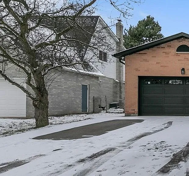 108 Cardinal Cres — Photo 2