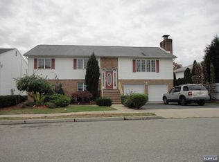 14 Susan Ct, Elmwood Park, NJ 07407