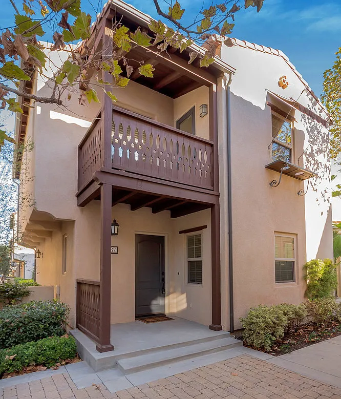 Nestled in the Woodbury Community- detached 2-bedroom Bowen Court Town Home — Photo 2