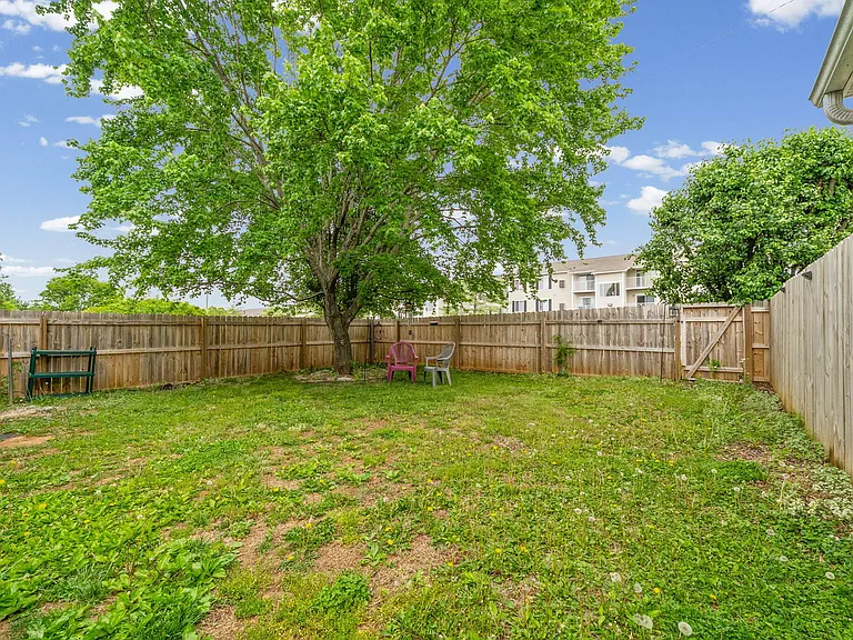 302 Northwind Dr — Photo 27