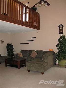 Great Room with 2 story vaulted ceiling