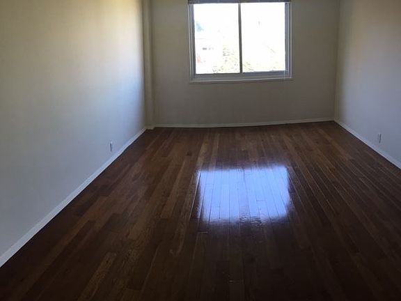 4th image of 526 Gonzalez Dr