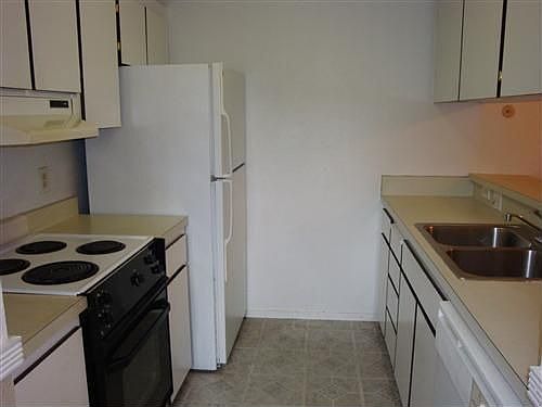 5th image of 389 Half Moon Ln APT 1