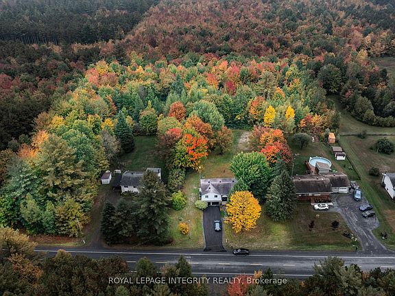 5th image of 416 Clarence Cambridge Rd