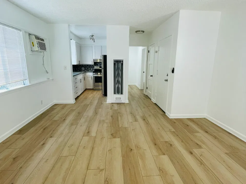 Lomelk Bungalows LLC