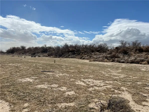 80 E Avenue H #12, Lancaster, CA 93535