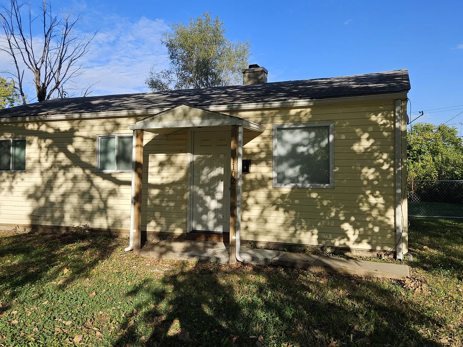 3 bed, 864 sqft, $1,200 — Photo 1