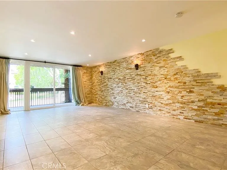 5901 Canterbury Dr #11 — Photo 18