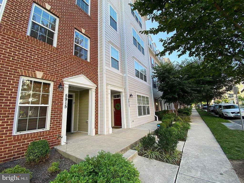 3 bed, 2.5 bath, 2500 sqft, $3,300 — Photo 3