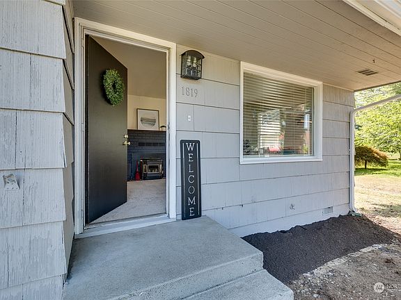 3rd image of 1819 Bickford Avenue