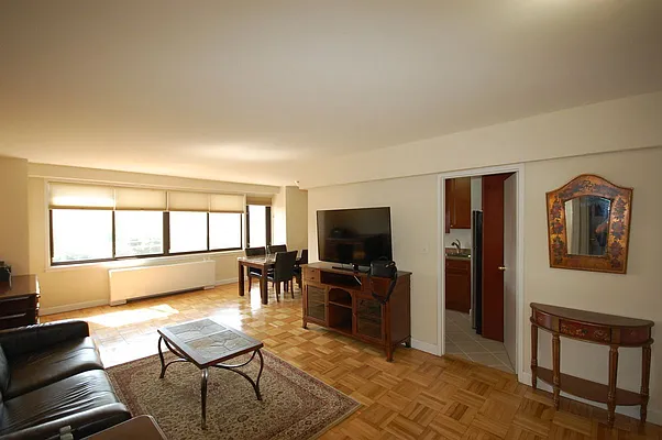 Rented by Re/Max In The City | media 9