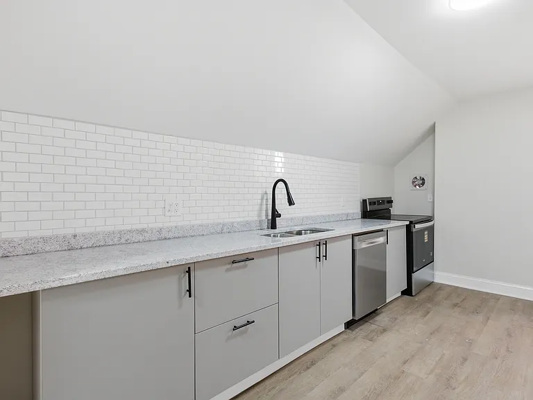 4635 John R St #3 — Photo 13