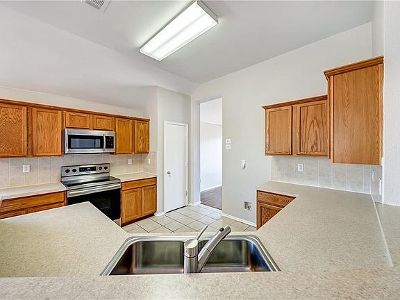 3rd image of 2120 Deniro Dr