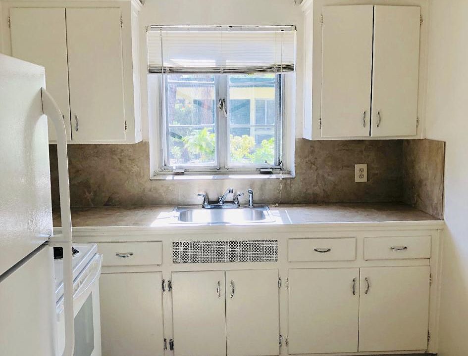 2nd image of 415 SE 11th Ct