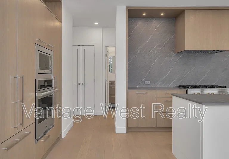 3389 Lakeshore Rd #216 — Photo 19