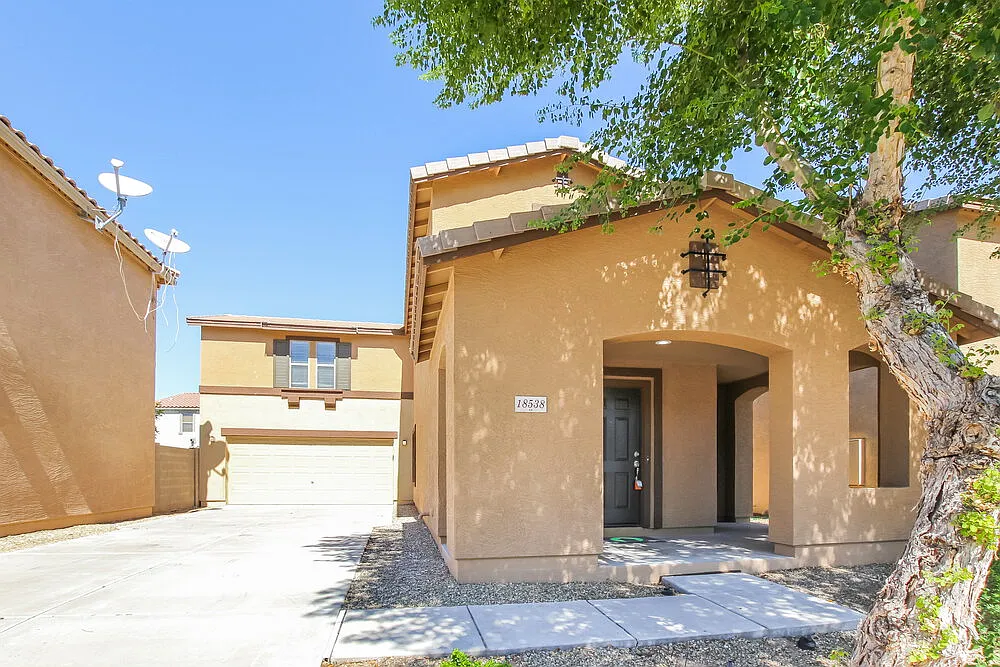 3 bed, 2.5 bath, 1692 sqft, $1,910 — Photo 1