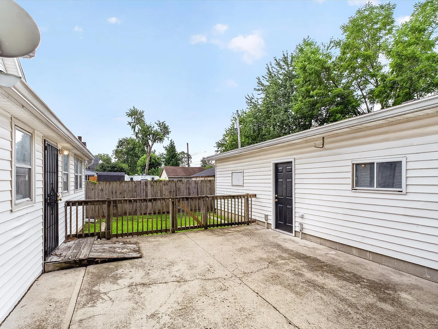 5 bed, 2.5 bath, 3425 sqft, $2,600 — Photo 4