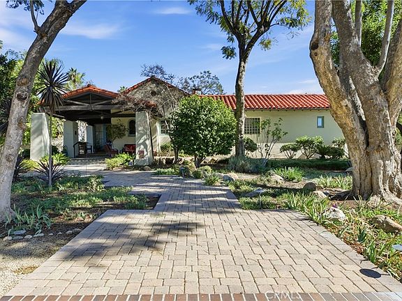 2nd image of 2855 McAllister St