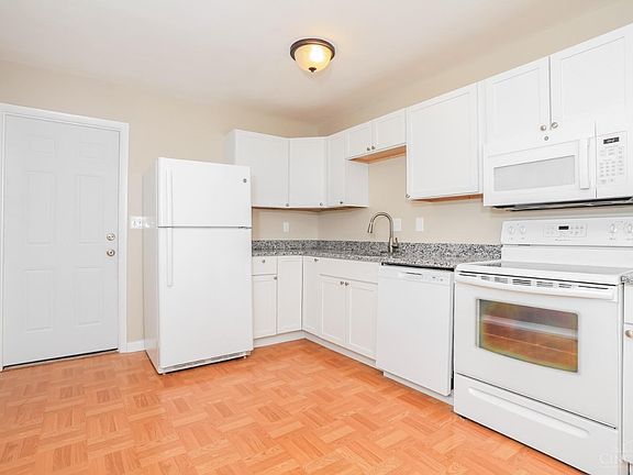 3rd image of 2576 Highwood Ln