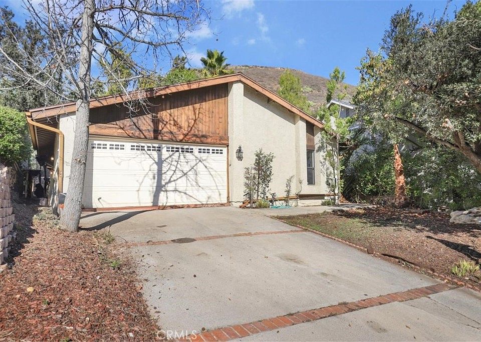 1st image of 425 Grand Oak Ln