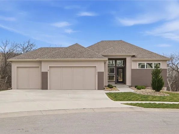 13426 Terrace Park Dr, Parkville, MO 64152