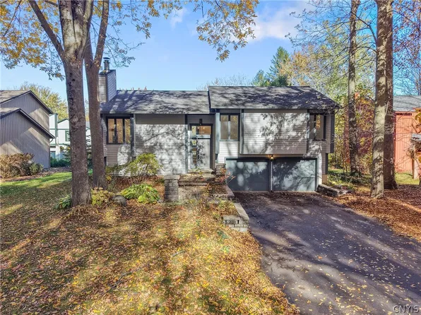 3191 Fields End Dr, Baldwinsville, NY 13027