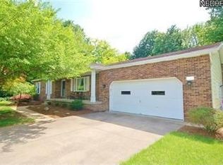 237 N Colonial Dr, Cortland, OH