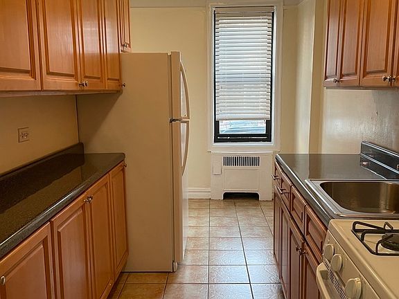 2nd image of 2710 Newtown Ave APT 1G