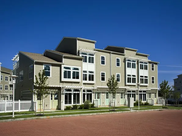 127 Beach 62nd St, Far Rockaway, NY 11692