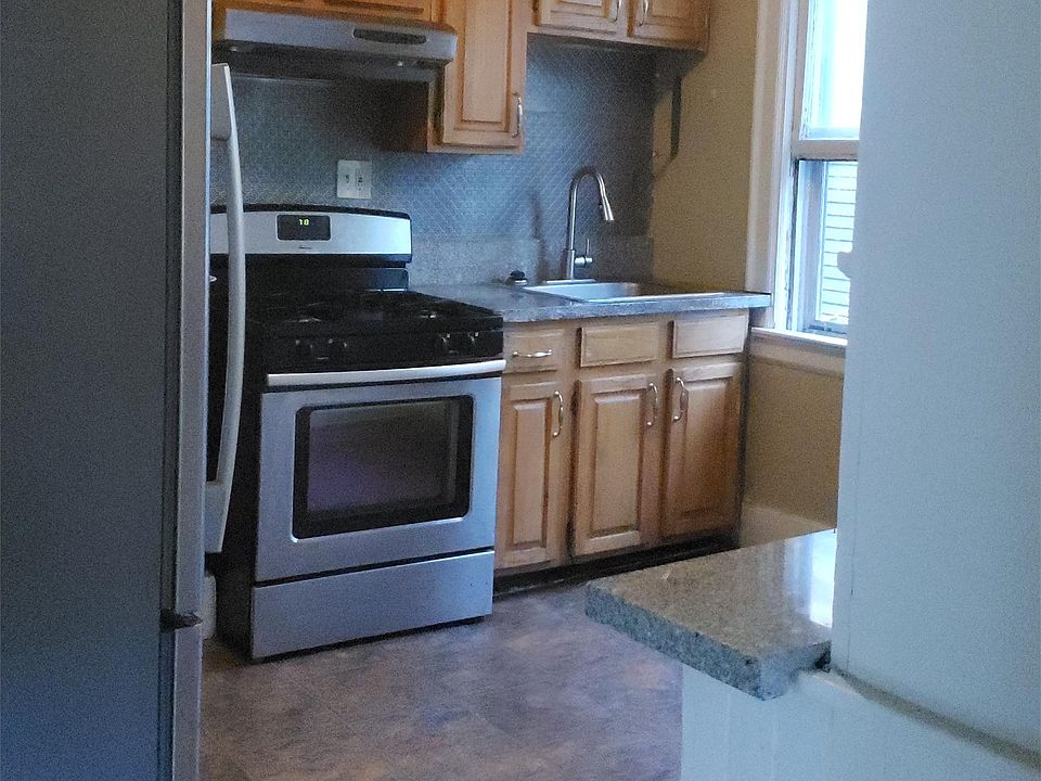 1st image of 929 Lafayette Ave #2