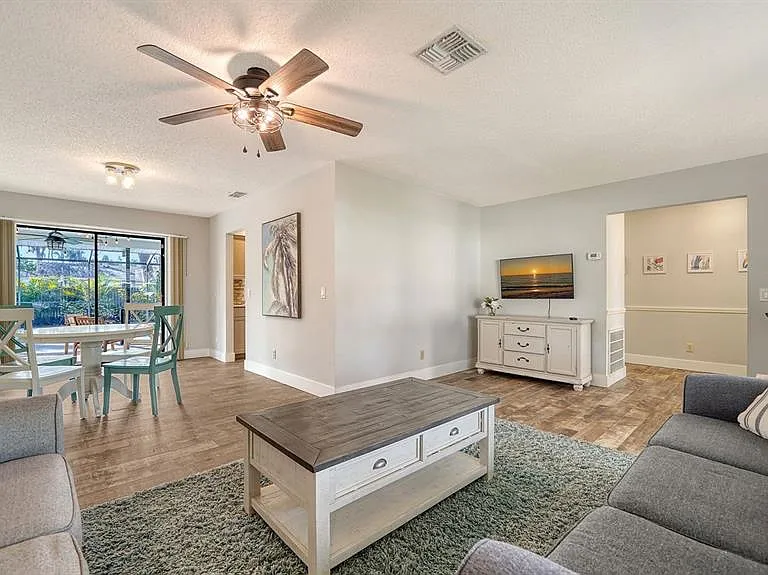 2291 Pine View Cir — Photo 3