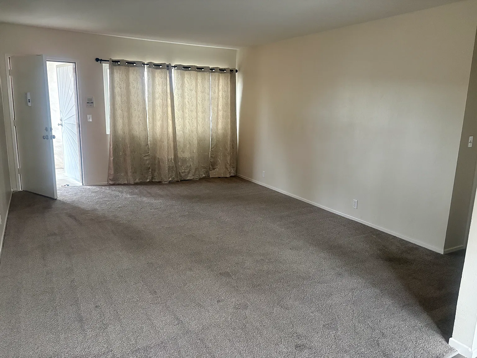 2 bed, 900 sqft, $1,990 — Photo 4