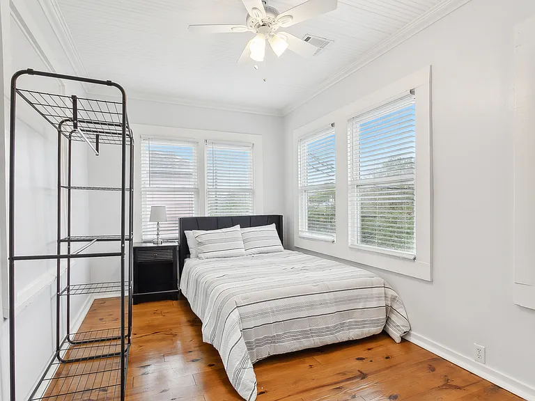 2211 Broadway St — Photo 10