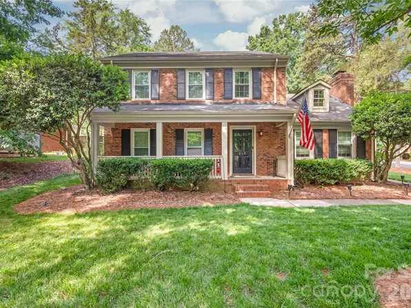 419 Scarborough Ln, Matthews, NC 28105