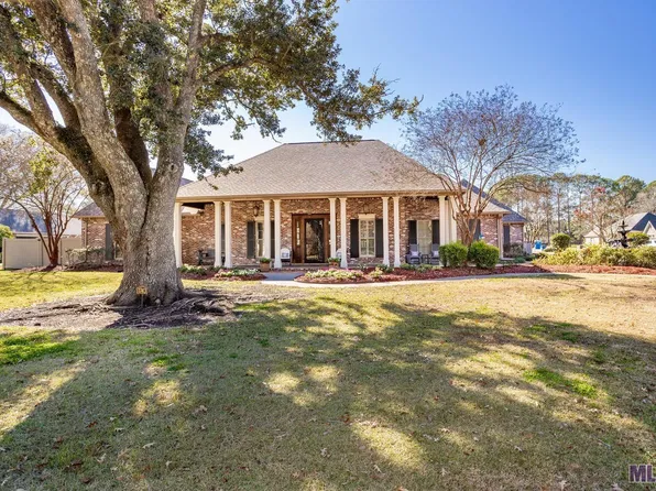1743 Lansdown Dr, Port Allen, LA 70767
