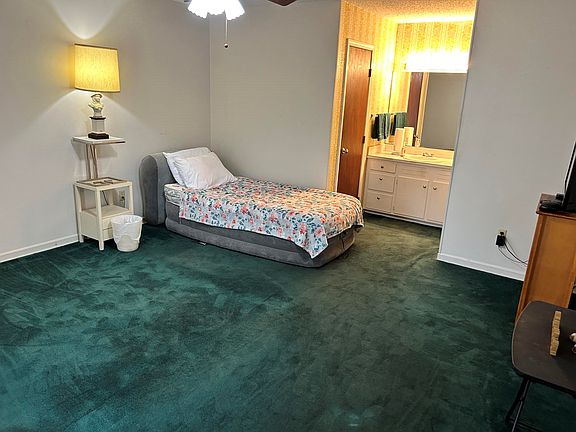 5th image of 220 Hiwassee Dr