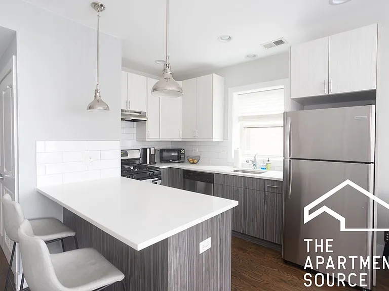 3911 N Janssen Ave #3 — Photo 4