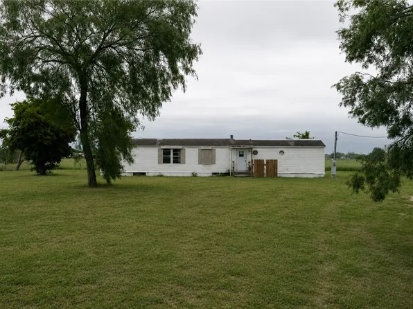 240 Ranger Dr, Sandia, TX 78383