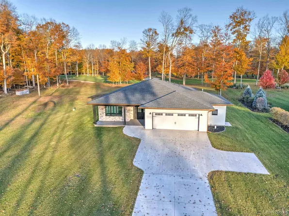 1522 N Country Club Dr, Manistique, MI 49854