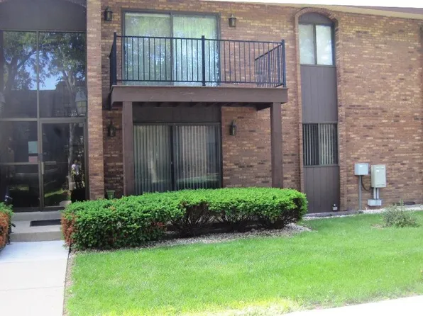 9350 W Forest Home Ave #106, Greenfield, WI 53228