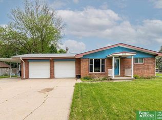 2706 S 102nd St, Omaha, NE 68124