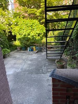 1st image of 915 E 55th St #3