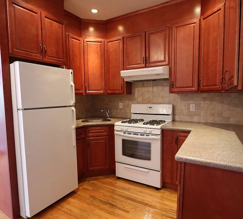 1st image of 586 6th Ave APT 1