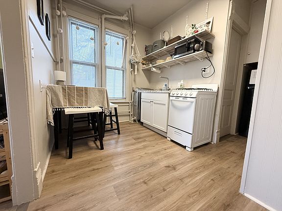 3rd image of 221-223 N Pinckney St #221-2R