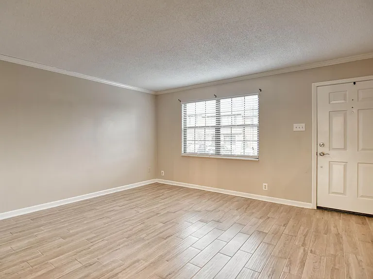 1221 Crest Brook Dr — Photo 10