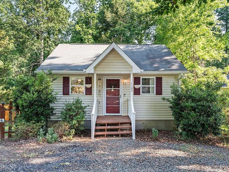 1102 Water Oak Ct — Photo 1