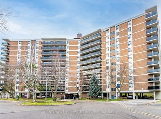 2 Park Vis #409-03, Toronto, ON M4B 1A1