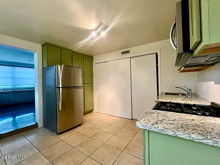 1203 Madeline Dr #B — Photo 9