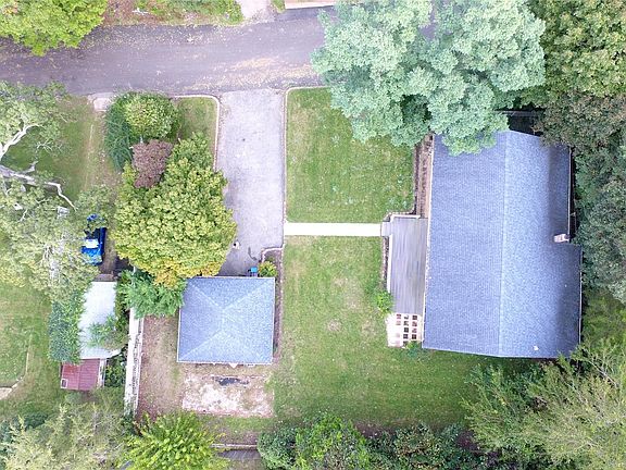 2nd image of 40 Flowerfield Road